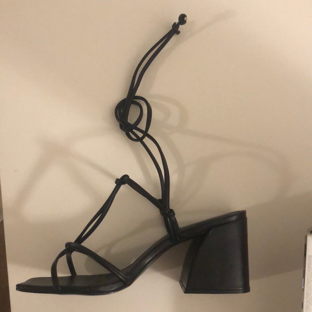 LIZIE BLACK BLOCK HEEL